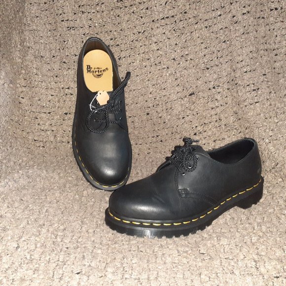 DR. DOC MARTENS-30679-Black Leather Oxfords-3 Eye-Sz 7Men/8Women-NEW/NO BOX - Picture 1 of 9